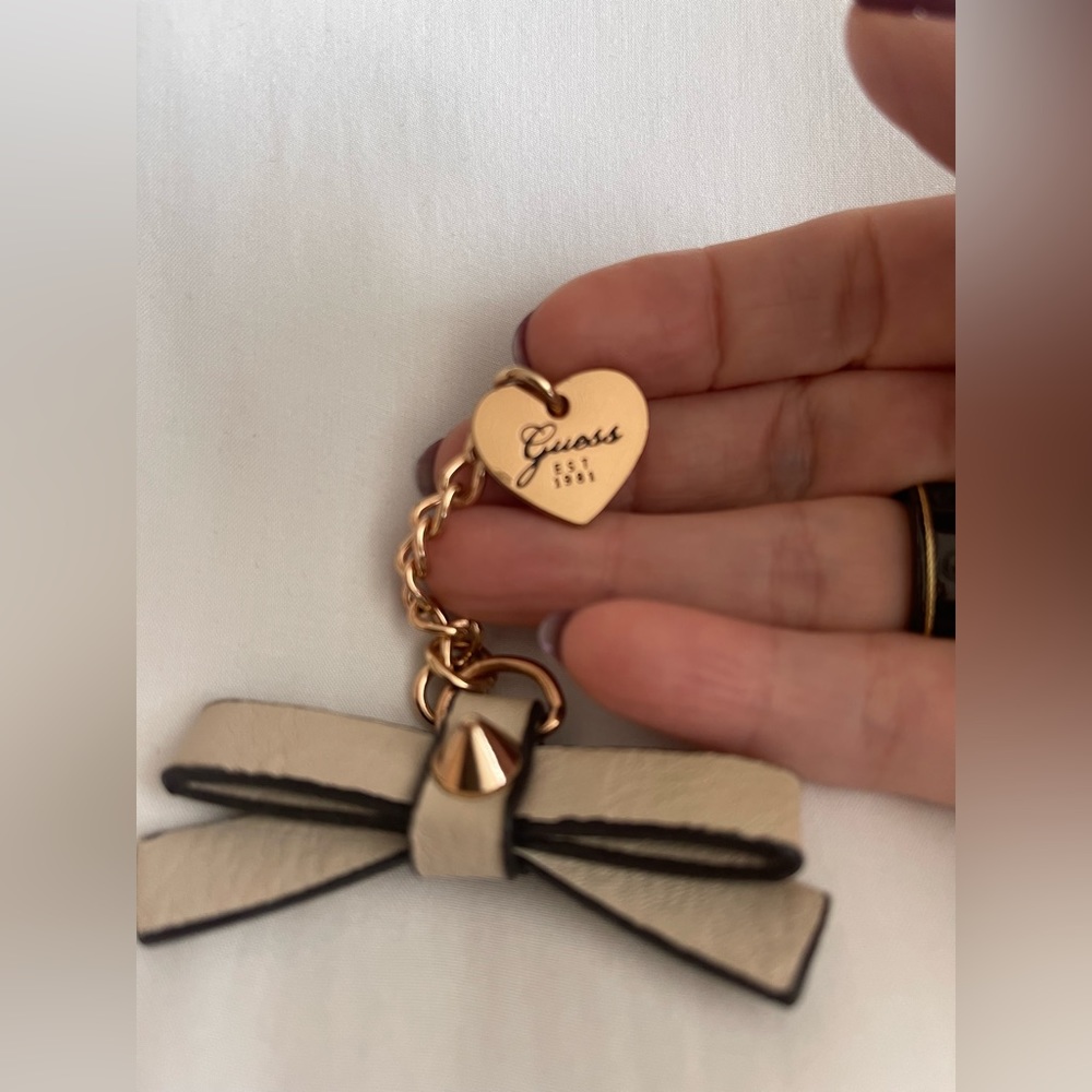 Guess bag charm / keycharm - Picture 2 of 3